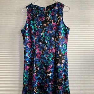 Sleeveless dress in vibrant print size 6 (Limited)